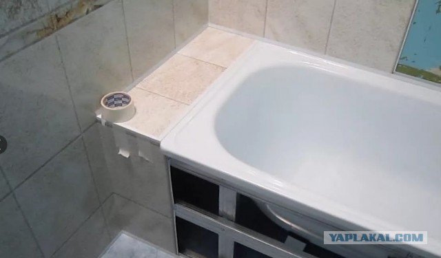 Чем расстояние между стеной и ванной заделать?