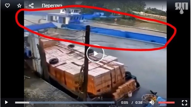 Перегруз на реке в Китае