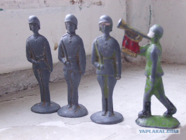 Кто-то же выкинул.