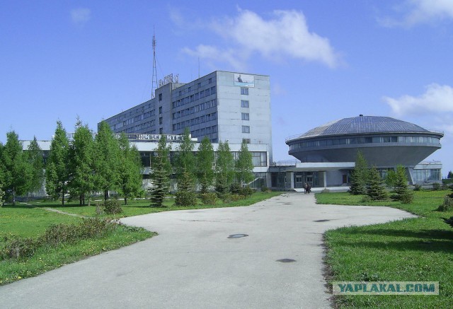 Ракеты, корабли, летающие тарелки, цветы и роботы: