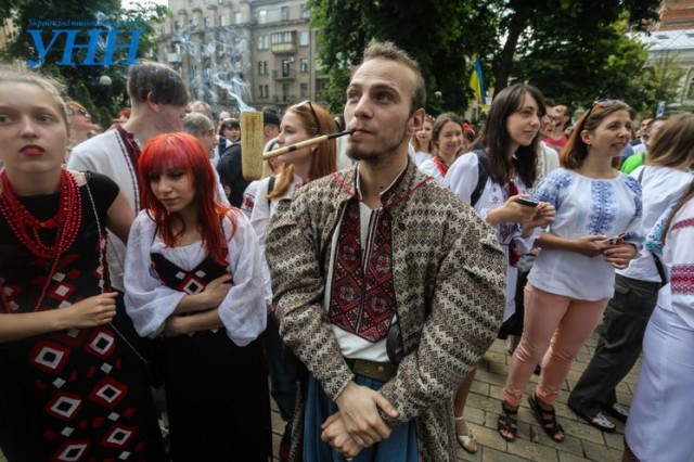 Почему патриотизм должен быть в лаптях и с крестом на пузе?