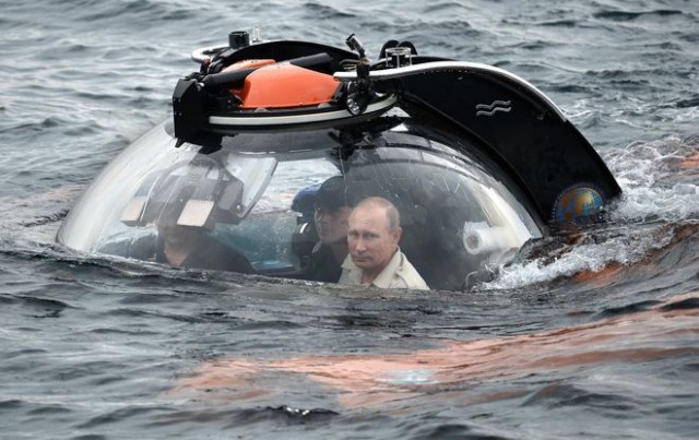 Путин за рулем "Камаза" открыл Крымский мост