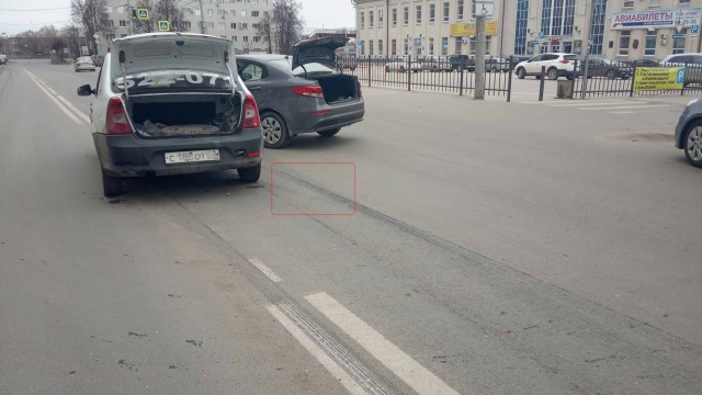 ПДД РФ 8.8 против 8.5 (разворот)