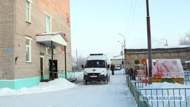 В Нарьян-Маре мужчина, вооружённый ножом, ворвался в детский сад "Сказка" и убил одного из детей.