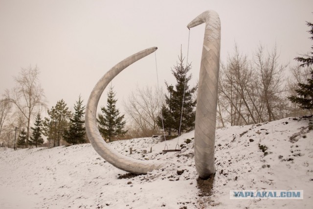 Памятник в Алтайском посёлке