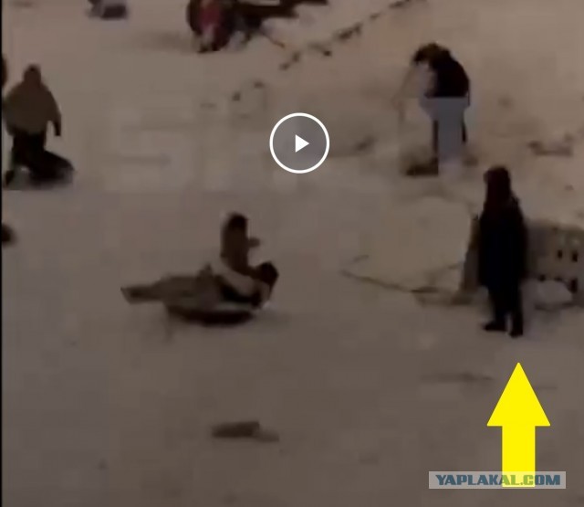 Парень на ватрушке спас случайно сбитую им на горке девочку, подхватив её на лету в Нальчике