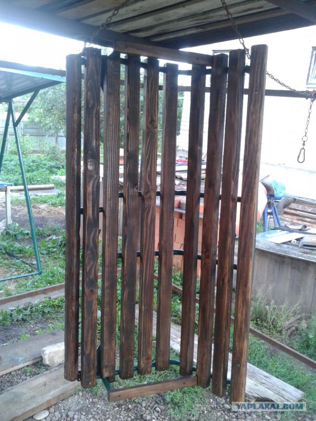 Качели из хлама