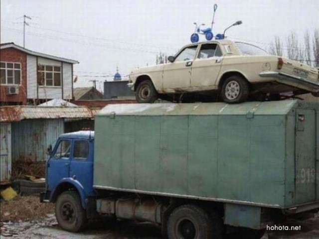Автоюмор, смекалка, но чаще абсурд