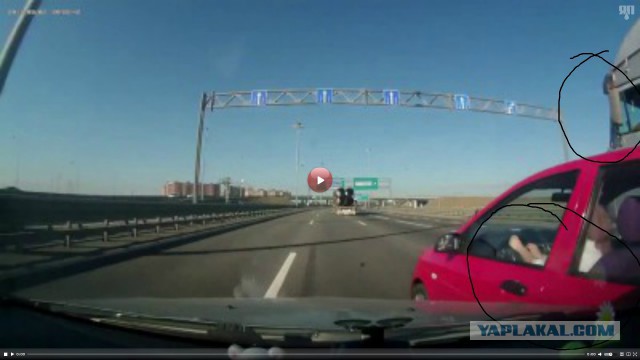 Авария на КАД из-за жучки за рулем!