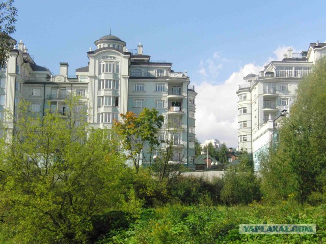 Осталось поставить забор: спальные районы Москвы превращаются в загоны для бедных.