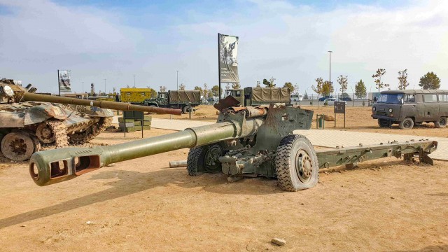 Выставка трофейной военной техники в Баку
