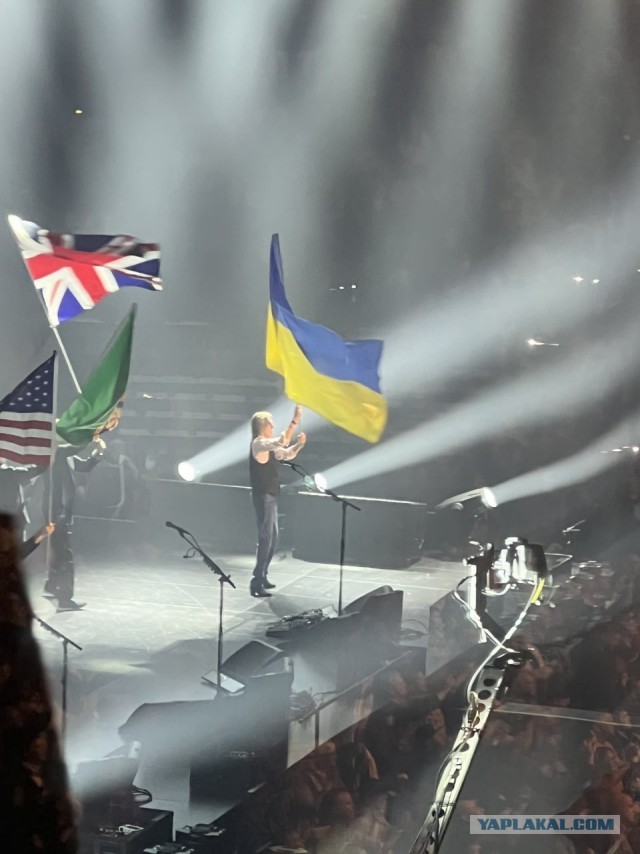 В Сочи уничтожили граффити с Beatles