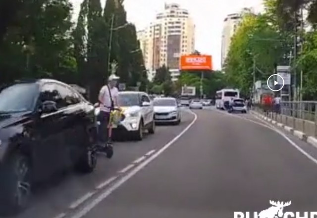 В Сочи личный состав местного ГИБДД ориентирован на поиск электропедика, который скрылся с места дтп