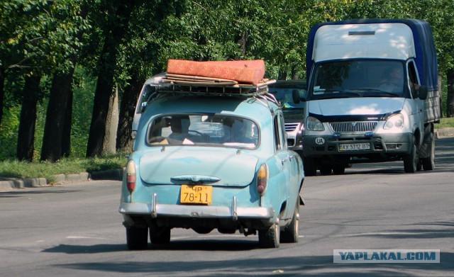 На трассе всё бывает, и кто не помогает,