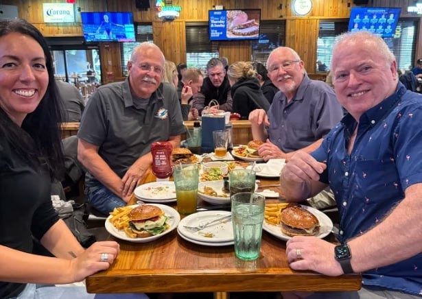 Сколько крови вытекает, когда кухонный нож вонзается в грудь женщины?