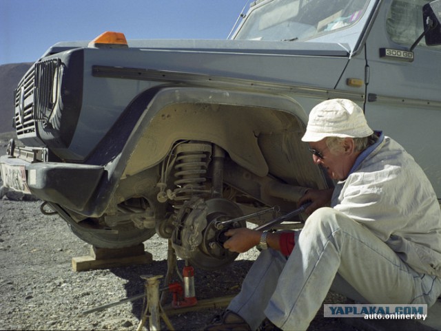 Немец проехал на Gelandewagen весь мир.