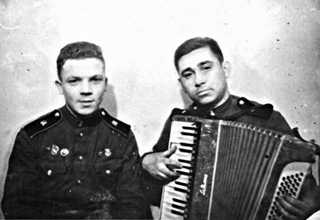 Армейские фото знаменитостей