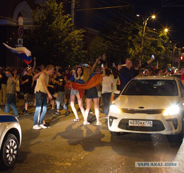 Воронеж. Парня избивают полицейские дубинками