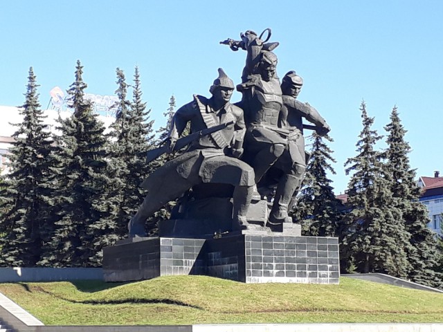 Был в Волгограде. Спросил у волгоградского школьника, что он знает про памятник Михаилу Паникахе. Его ответ удивил меня удидивил