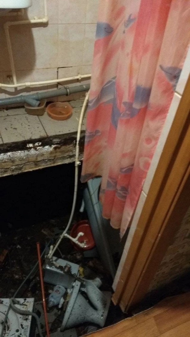 Еще одну фобию в копилку: в одной из квартир города Емва (Коми) в ванной провалился пол