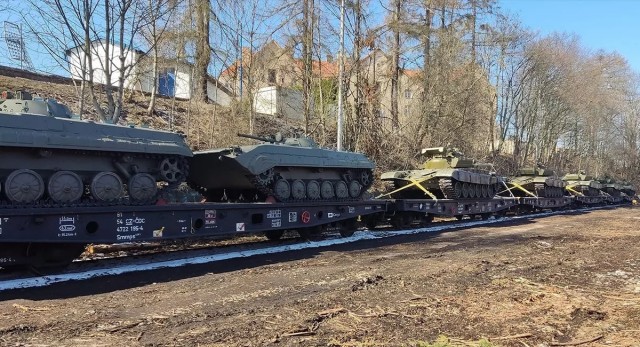 Три ракеты поразили железнодорожную станцию Лозовая.