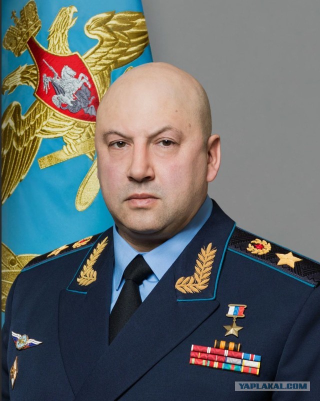 Гигантский столб чёрного дыма  в Вышгороде под Киевом