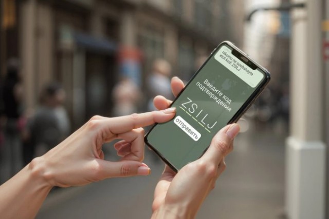 Женщина три года доказывала, что кредит на нее взяли мошенники. Все решения судов отменили из-за одной СМС