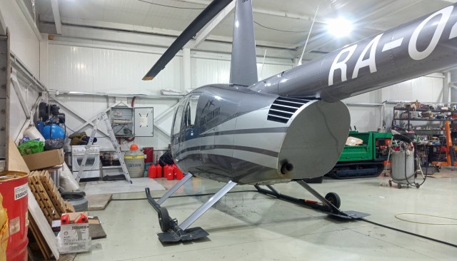 В продолжение по вертолёту Robinson R44