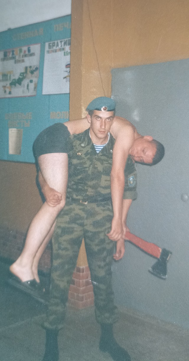 А давайте в честь праздника, выкладывать свои армейские фотки уважаемые яповцы