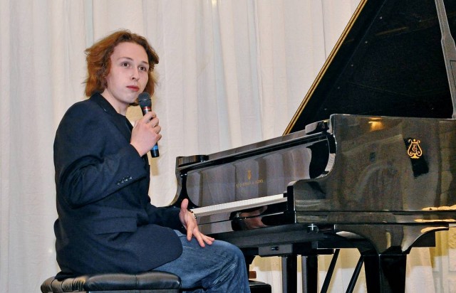 Сын Никаса Сафронова решил толстеть до 250 килограммов