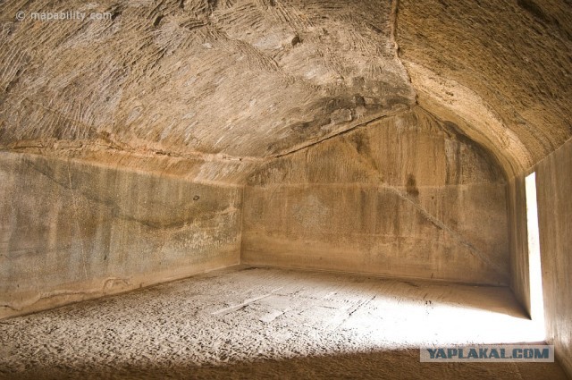 Одни уверены, что Египетские пирамиды построили инопланетяне, другие отрицают. Кто прав?