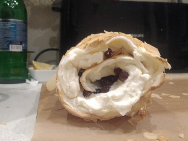 Рулет меренговый