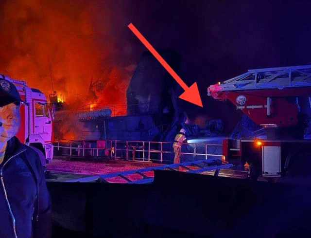 В Севастополе возник пожар после ракетной атаки