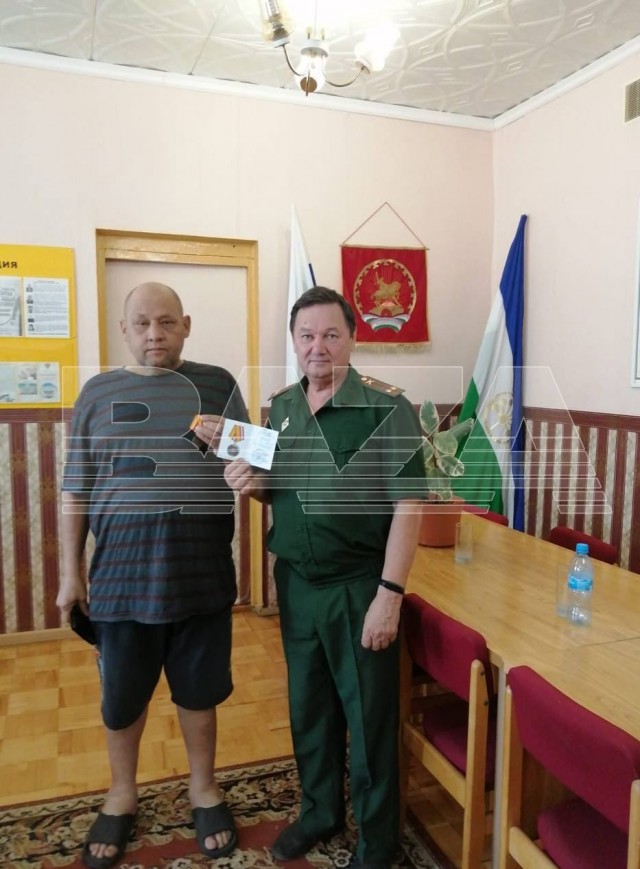Башкирские чиновники прифотошопили военного, чтобы «вручить» ему медаль за участие в СВО. Сам боец в это время лежал с тяжёлым ранением и позднее умер.