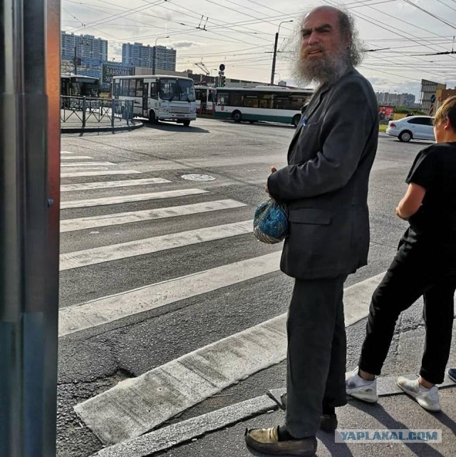 Дагестанец пытается найти евреев в турбине самолёта