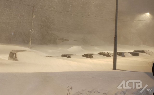 В Южно-Сахалинске объявили режим чрезвычайной ситуации из-за сильнейшей метели, накрывшей Сахалин