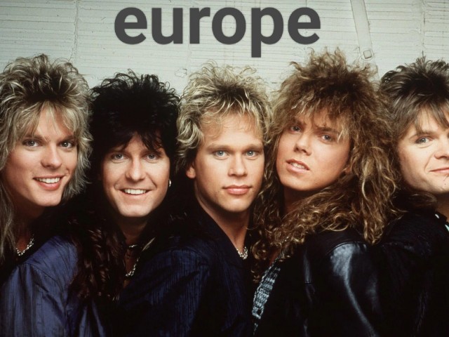 И сразу в голове звуки главного хита