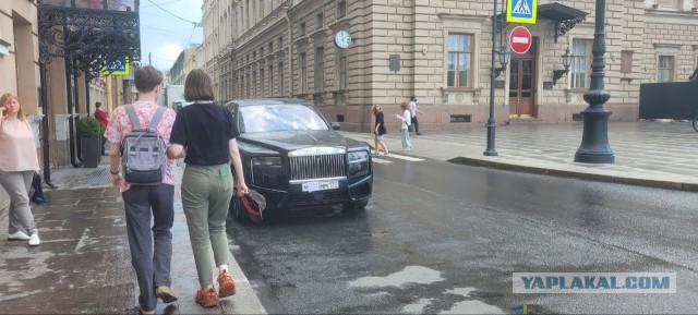 Когда бедные москвичи приезжают в Имперский Петербург)