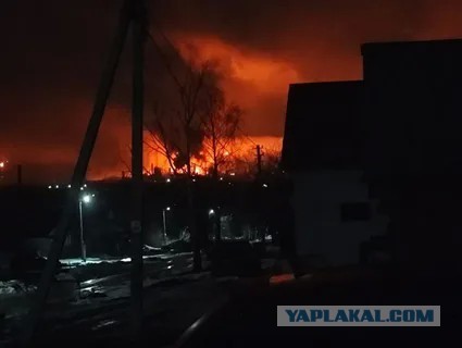 В Нижегородской области пожар на предприятии из-за атаки БПЛА. В Белгородской — погибший
