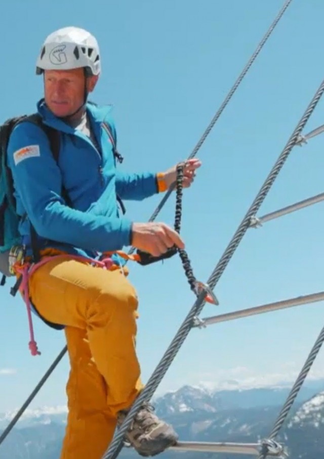 В Австрии есть 43-метровая лестница, висящая на высоте 700 м. Её называют «Лестница в рай».