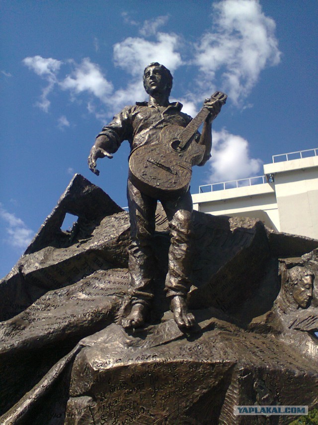 Памятник В.С. Высоцкому, г.Харьков