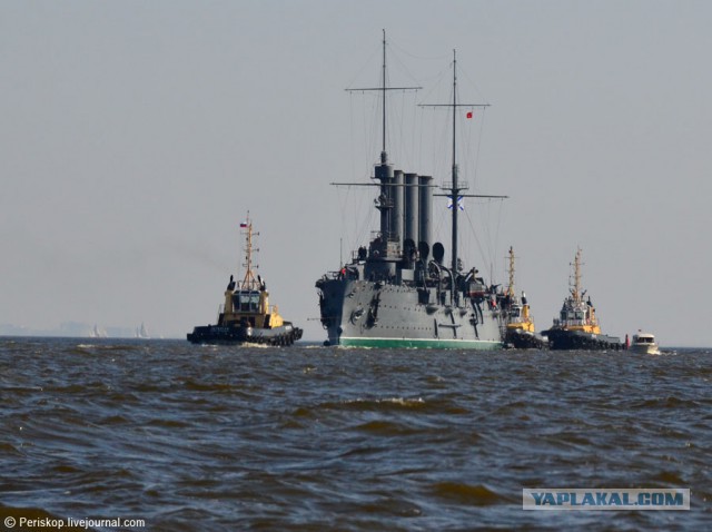Вывод крейсера "Аврора" на ремонт