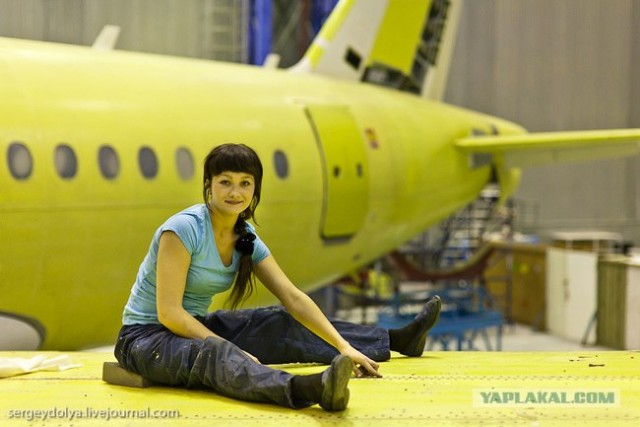 На производстве Sukhoi Superjet 100