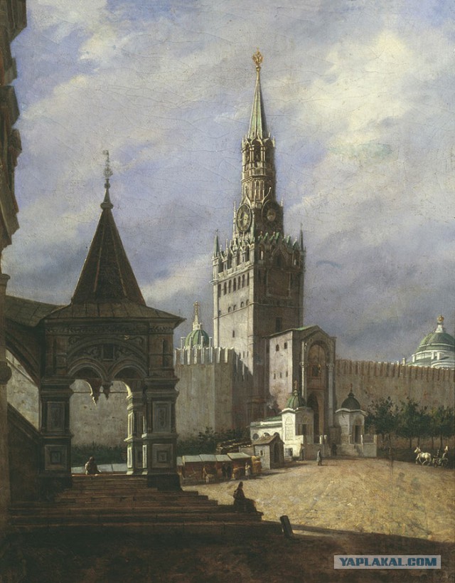 Когда Московский Кремль был красным, а когда белым?