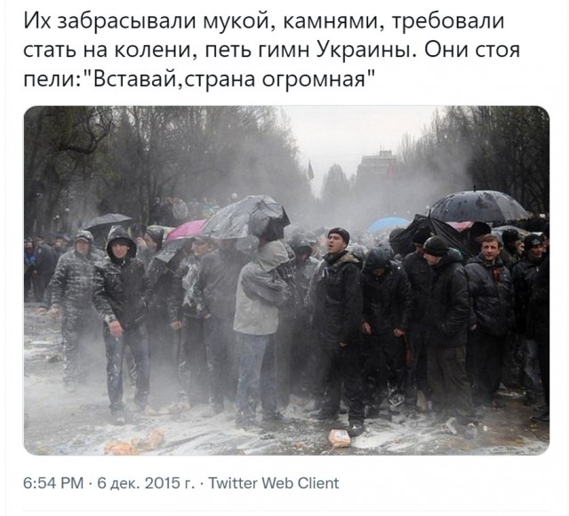 На протестной акции в Питере полицейские задержали бабулю с плакатом «Нет войне»