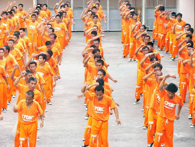 Массовый танец филиппинских заключённых под песню Майкла Джексона ''Thriller'', собравший 50 миллионов просмотров