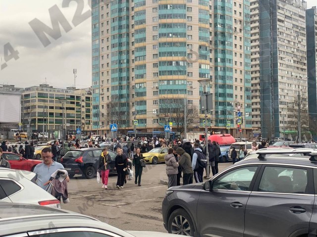 Свыше 2 тысяч человек эвакуировали из аквапарка «Мореон».