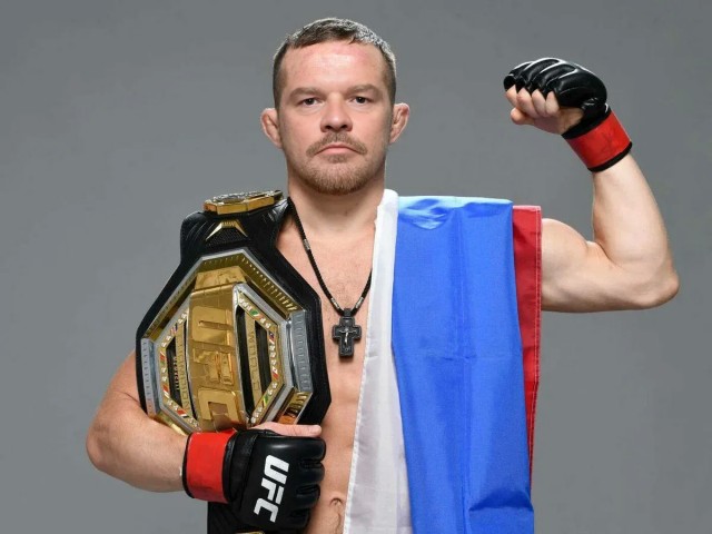 Петр Ян снова чемпион UFC!