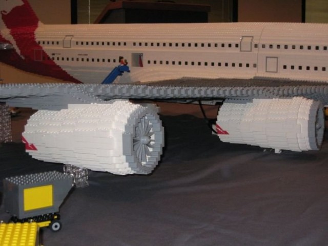 Airbus 380 из кубиков Лего