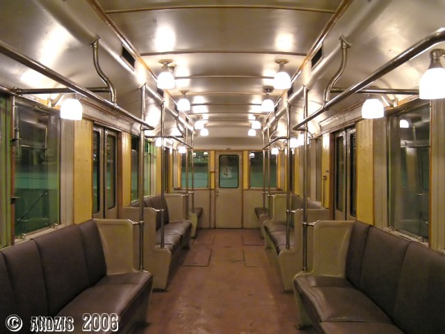 Вагоны метро разных стран